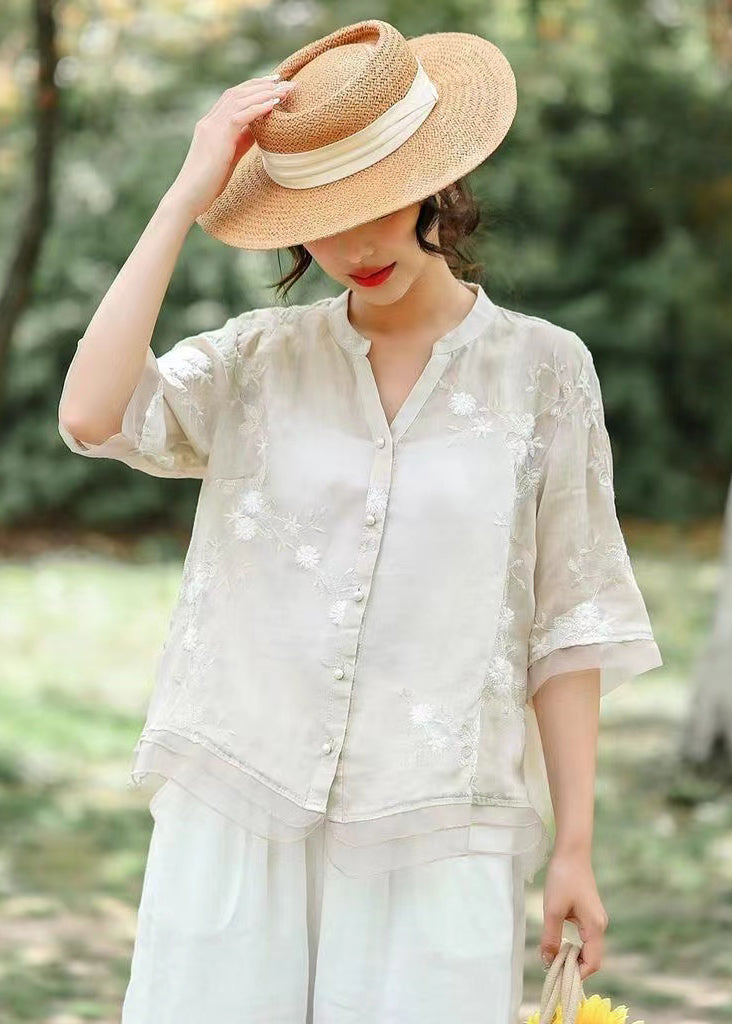Effortlessly Elegant Blouse with a Timeless Design