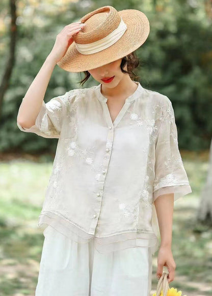 Effortlessly Elegant Blouse with a Timeless Design