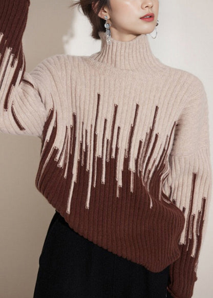 Well Tailored Sweater with a Graceful Silhouette