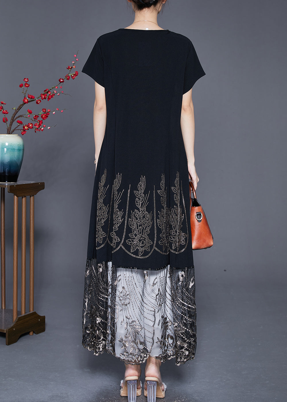 Well Tailored Dress with a Graceful Silhouette