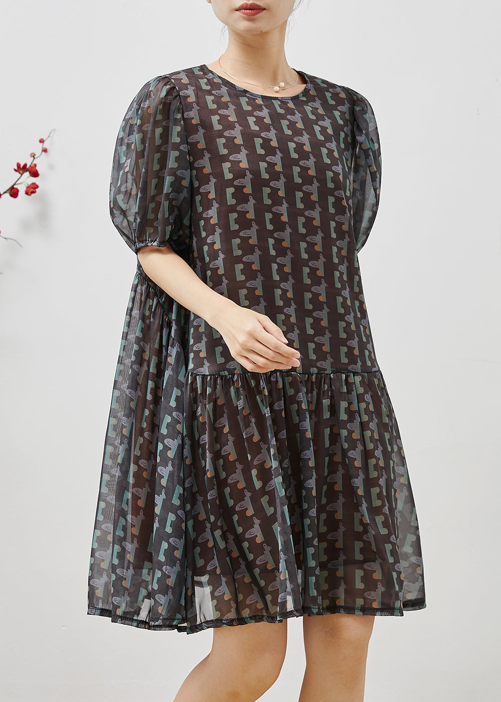 Beautifully Finished Dress in a Timeless Design