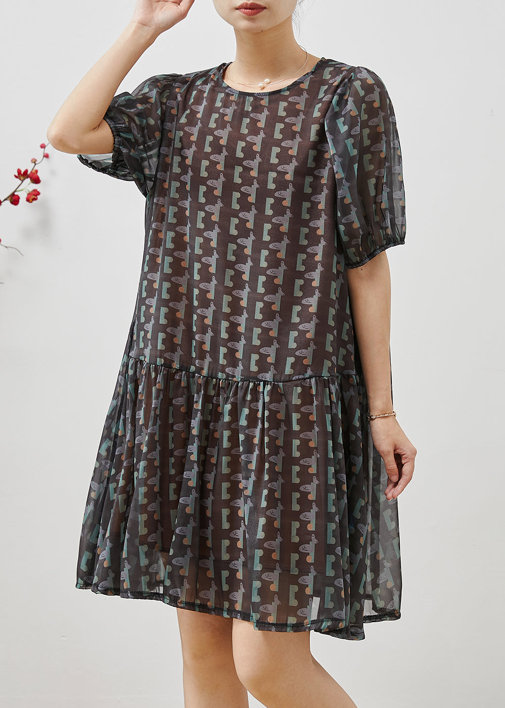Effortlessly Elegant Dress with a Timeless Design