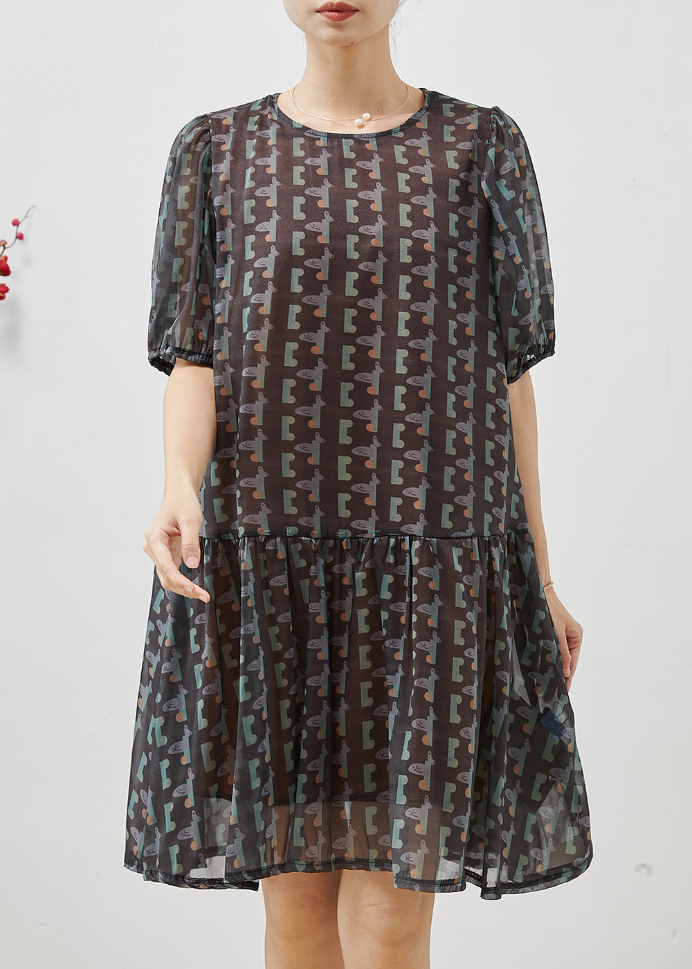 Beautifully Finished Dress in a Timeless Design