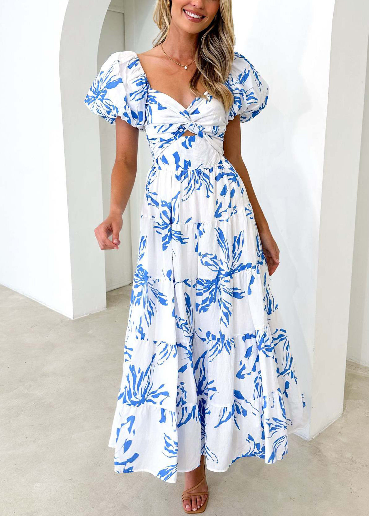 Beautifully Finished Dress in a Timeless Design