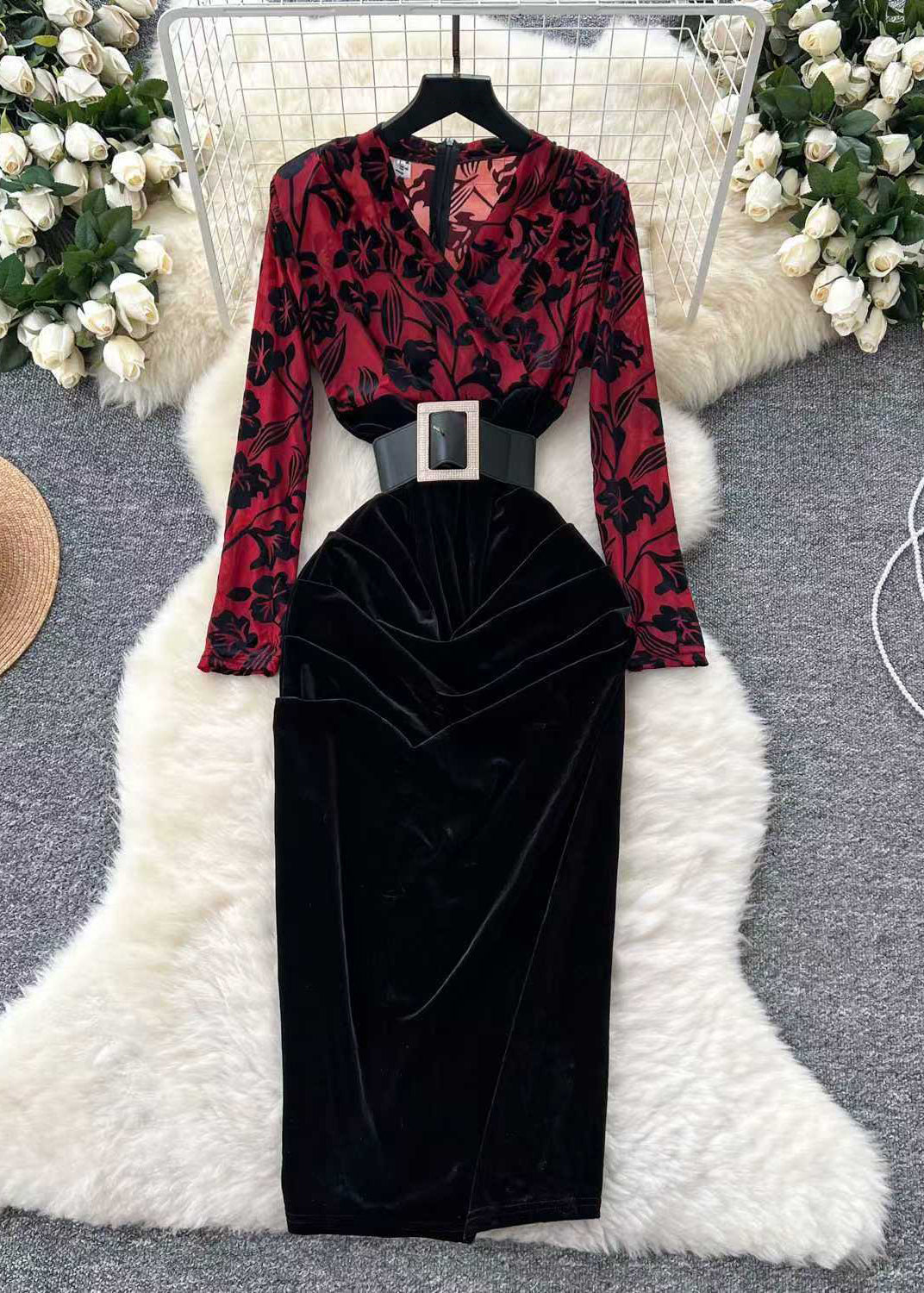 Effortlessly Elegant Dress with a Timeless Design