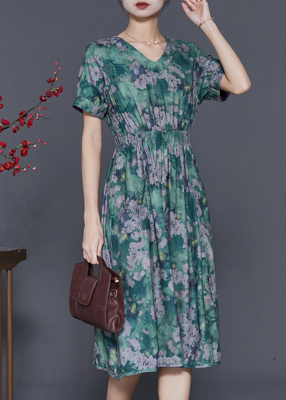 Effortlessly Elegant Dress with a Timeless Design