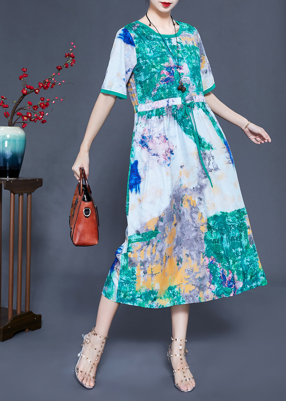Effortlessly Elegant Dress with a Timeless Design