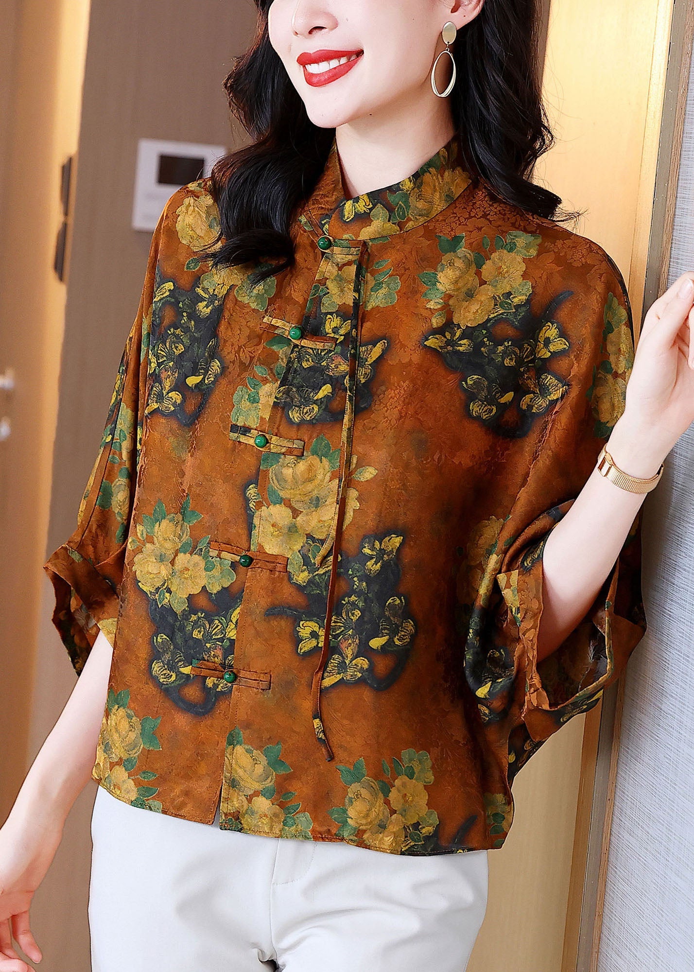 Classic Vintage Blouse with a Flattering Fit