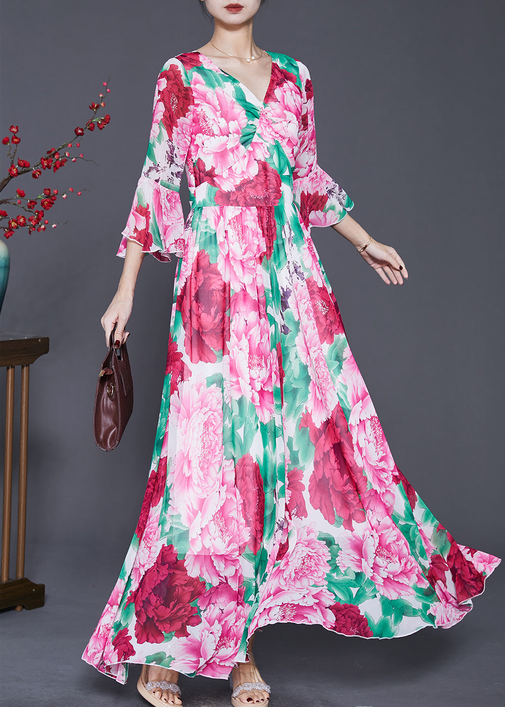 Well Tailored Dress with a Graceful Silhouette