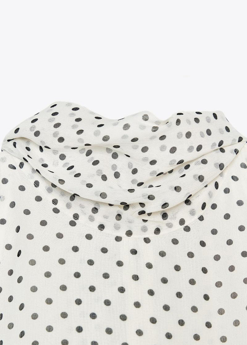 Effortlessly Elegant Top with a Timeless Design