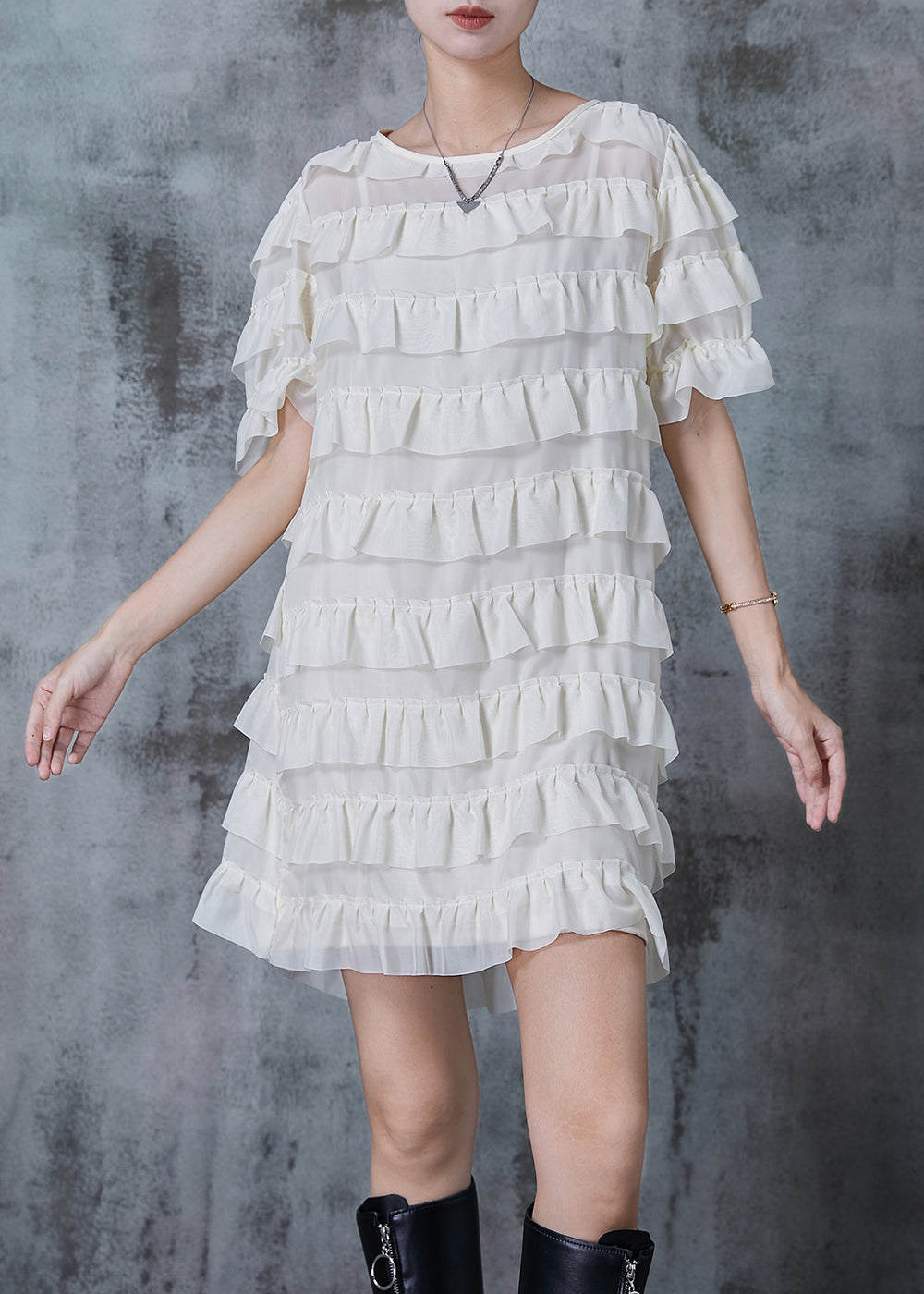 Effortlessly Elegant Dress with a Timeless Design