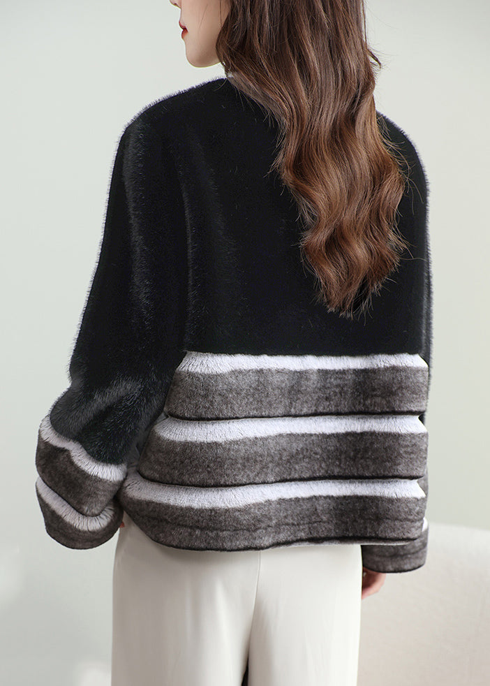 Elegantly Styled Coat for Everyday Wear