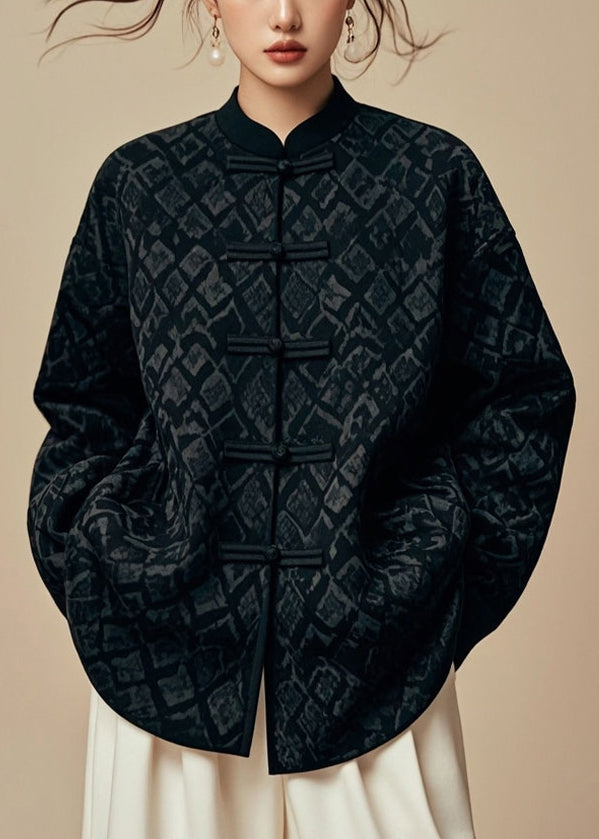 Well Tailored Coat with a Graceful Silhouette