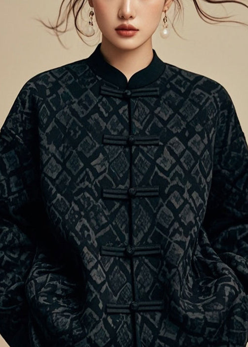 Well Tailored Coat with a Graceful Silhouette