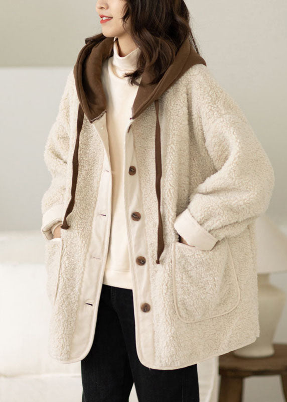 Well Tailored Coat with a Graceful Silhouette
