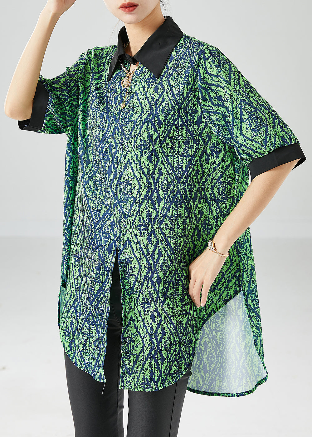 Well Tailored Top with a Graceful Silhouette