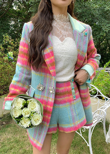 Well Tailored Coat with a Graceful Silhouette