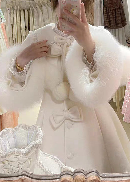 Effortlessly Elegant Coat with a Timeless Design