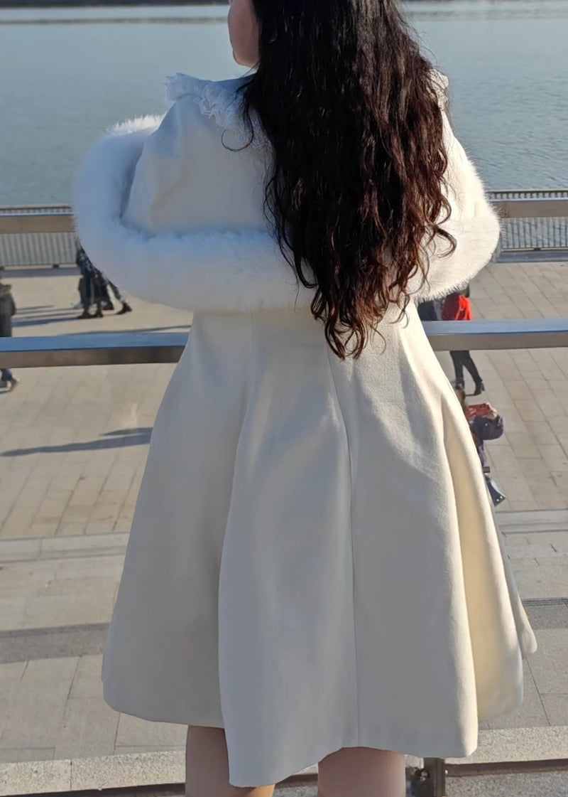 Effortlessly Elegant Coat with a Timeless Design