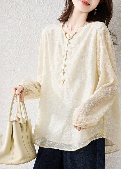 Effortlessly Elegant Blouse with a Timeless Design