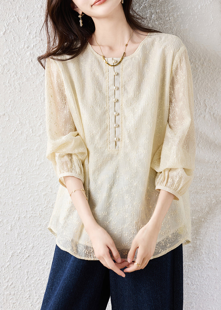 Effortlessly Elegant Blouse with a Timeless Design