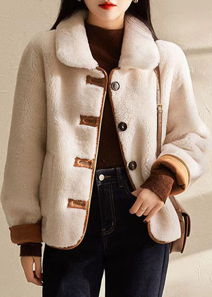 Well Tailored Coat with a Graceful Silhouette