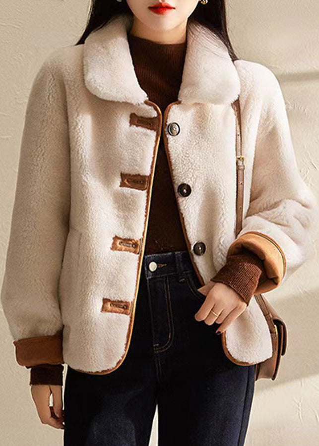 Well Tailored Coat with a Graceful Silhouette