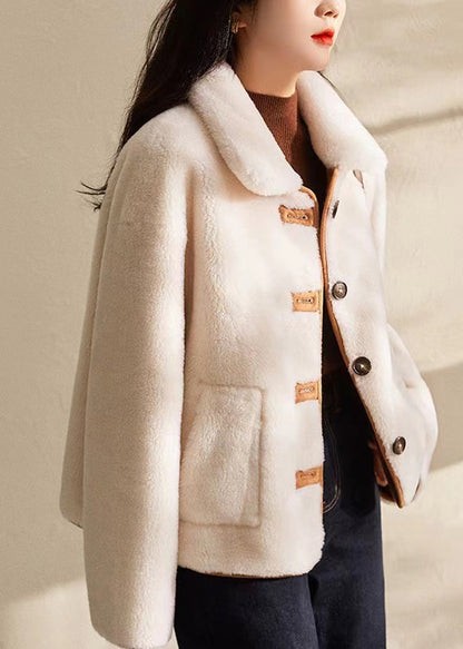 Well Tailored Coat with a Graceful Silhouette