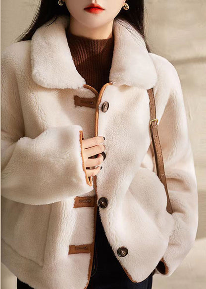 Well Tailored Coat with a Graceful Silhouette