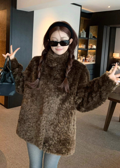 Gracefully Styled Coat for Any Occasion