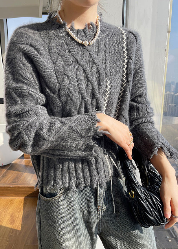 Well Tailored Sweater with a Graceful Silhouette