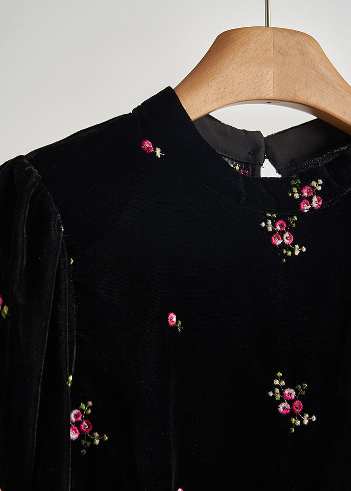 Well Tailored Top with a Graceful Silhouette
