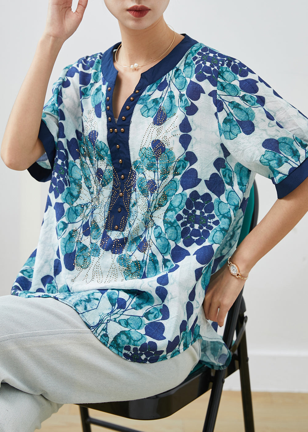 Effortlessly Elegant Blouse with a Timeless Design