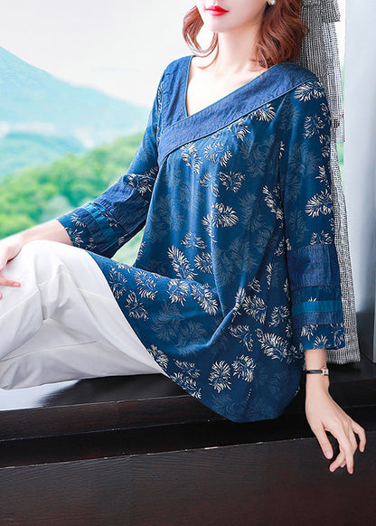 Effortlessly Elegant Top with a Timeless Design