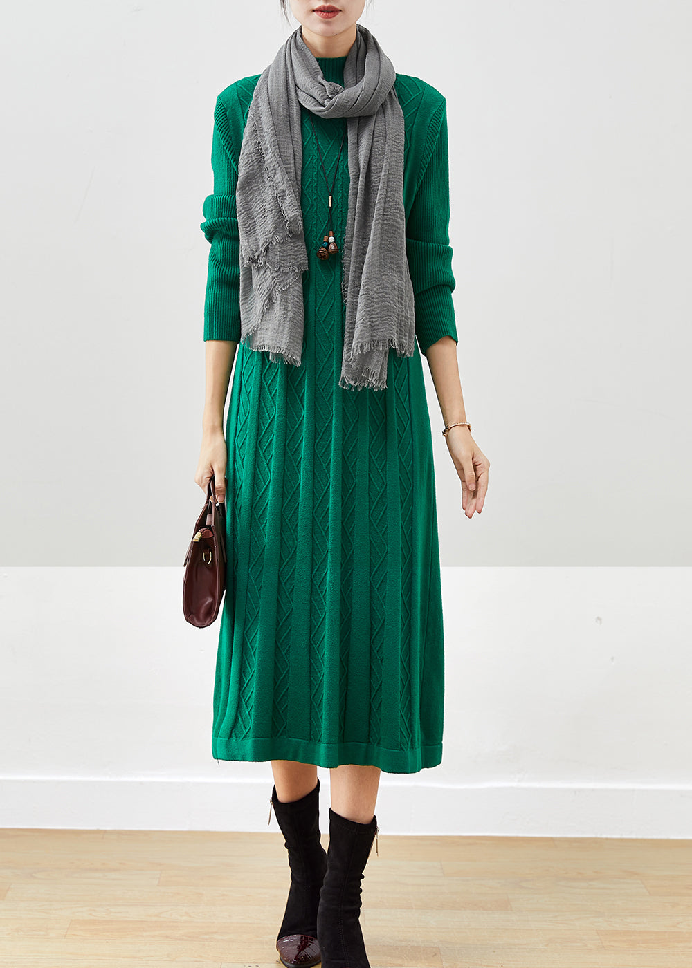 Well Tailored Dress with a Graceful Silhouette