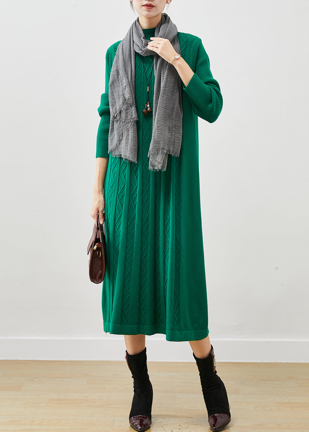Well Tailored Dress with a Graceful Silhouette