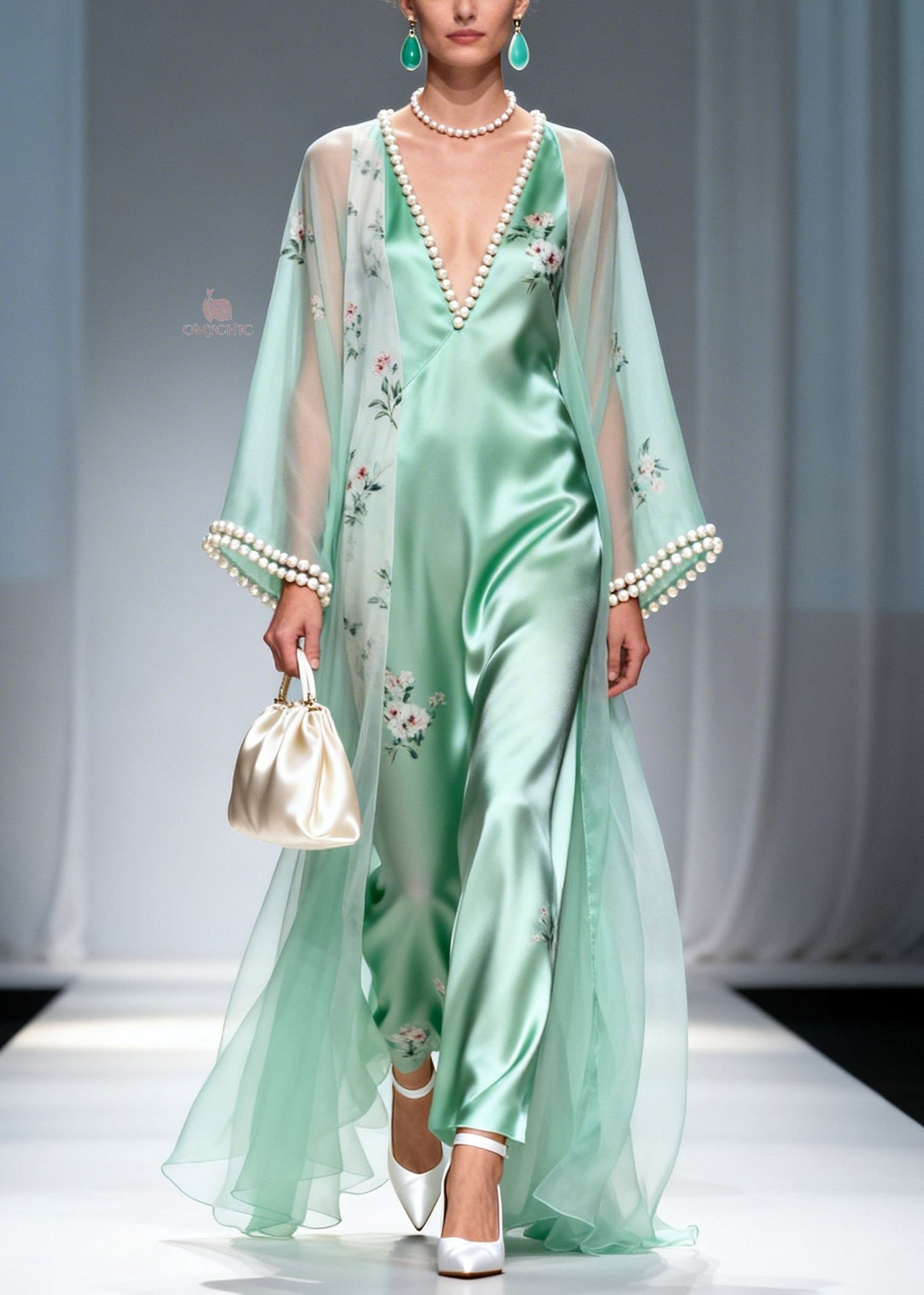 Well Tailored Dress with a Graceful Silhouette