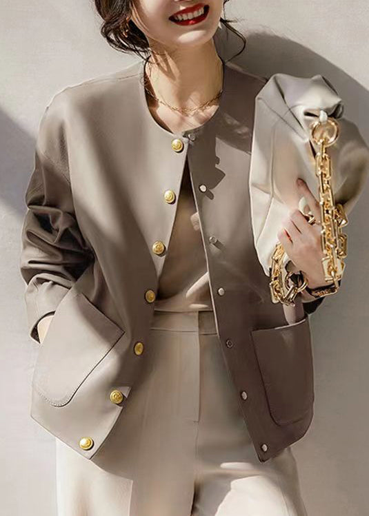 Well Tailored Coat with a Graceful Silhouette