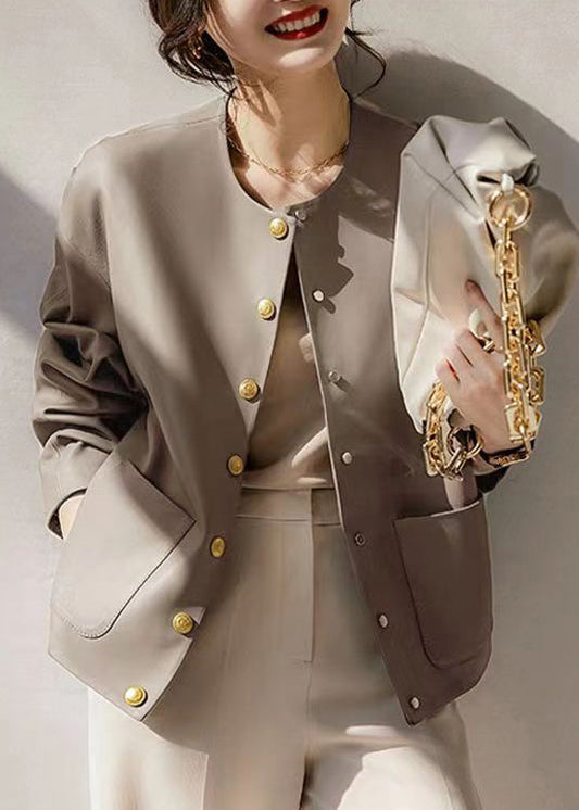 Well Tailored Coat with a Graceful Silhouette