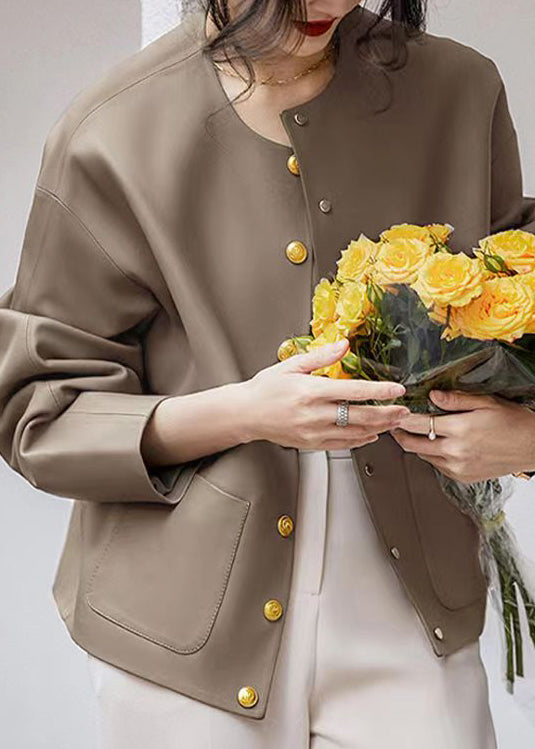 Well Tailored Coat with a Graceful Silhouette