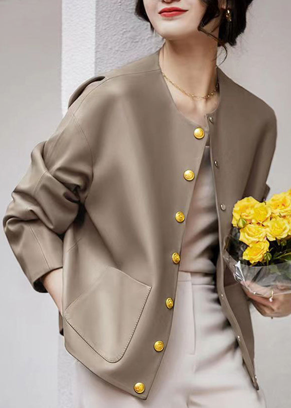 Well Tailored Coat with a Graceful Silhouette