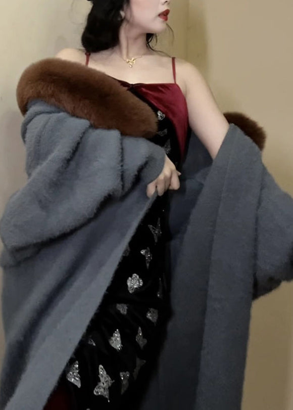 Gracefully Styled Coat for Any Occasion