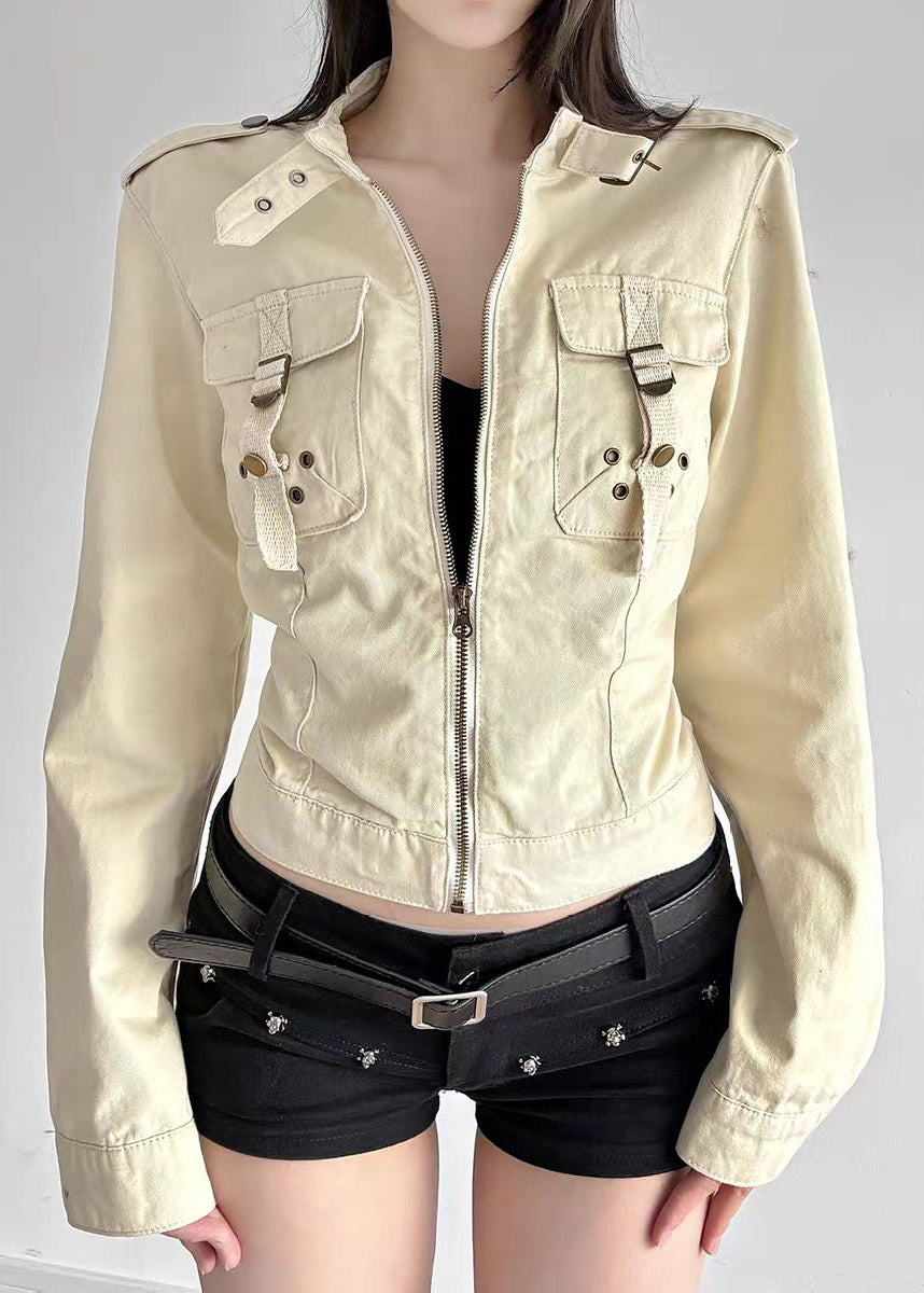 Effortlessly Elegant Jacket with a Timeless Design