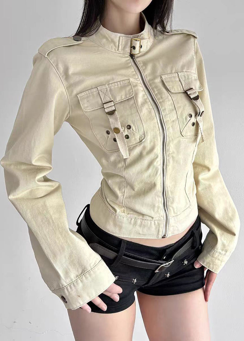 Effortlessly Elegant Jacket with a Timeless Design