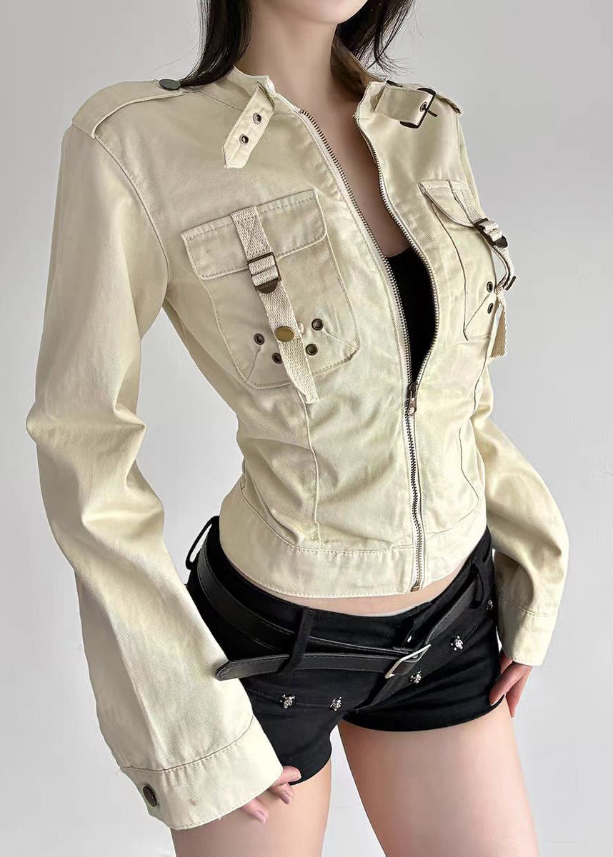 Effortlessly Elegant Jacket with a Timeless Design
