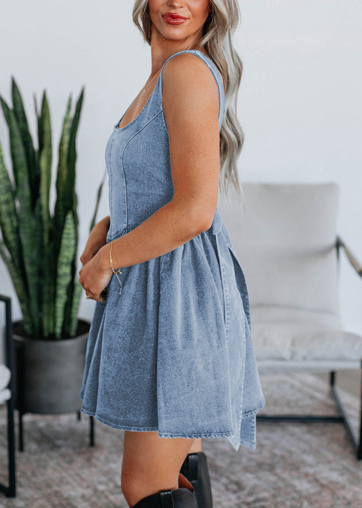 Beautifully Finished Dress in a Timeless Design