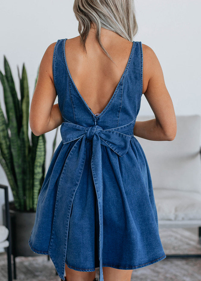 Beautifully Finished Dress in a Timeless Design