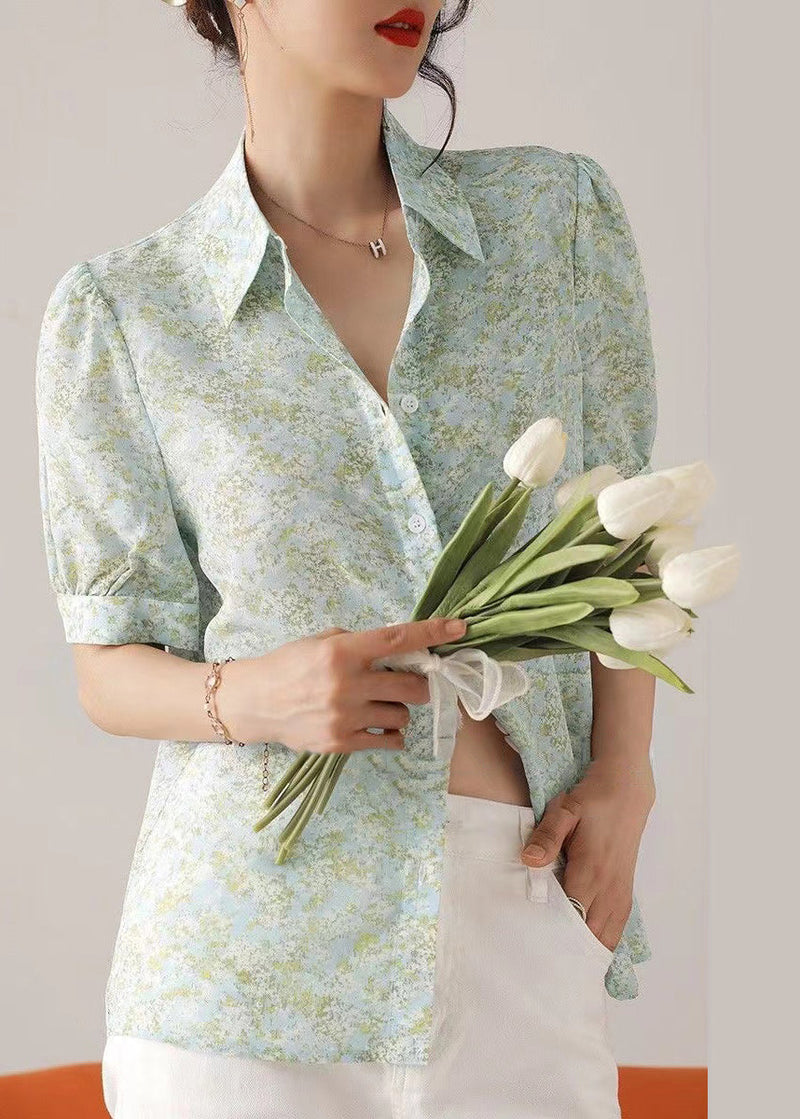 Classic Vintage Shirt with a Flattering Fit