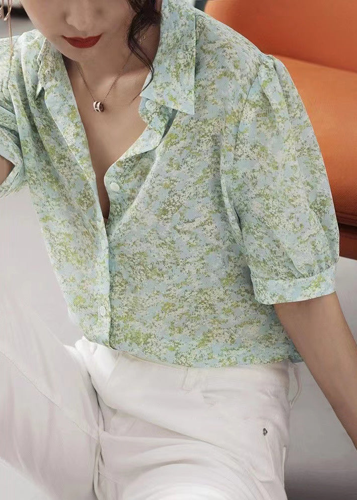 Classic Vintage Shirt with a Flattering Fit