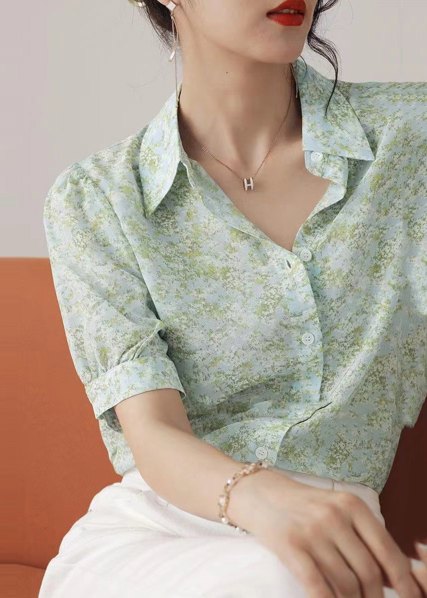 Classic Vintage Shirt with a Flattering Fit
